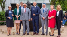 Akademia Leona Koźmińskiego i McDonald’s Polska tworzą studia dualne BIZNES, Edukacja - W Akademii Leona Koźmińskiego od października rusza nowy kierunek „Zarządzanie w sektorze QSR (quick service restaurants)”, który powstał we współpracy z McDonald’s Polska.