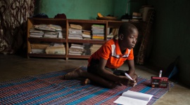 Od 2017 r. na skutek konfliktów potroiła się liczba zamkniętych szkół w Afryce BIZNES, Edukacja - Wzrost liczby ataków na szkoły i gróźb przemocy wobec uczniów i nauczycieli spowodowały, że ponad 1,9 mln dzieci w Afryce Zachodniej i Środkowej znalazło się poza systemem edukacji, alarmuje UNICEF w nowym raporcie.