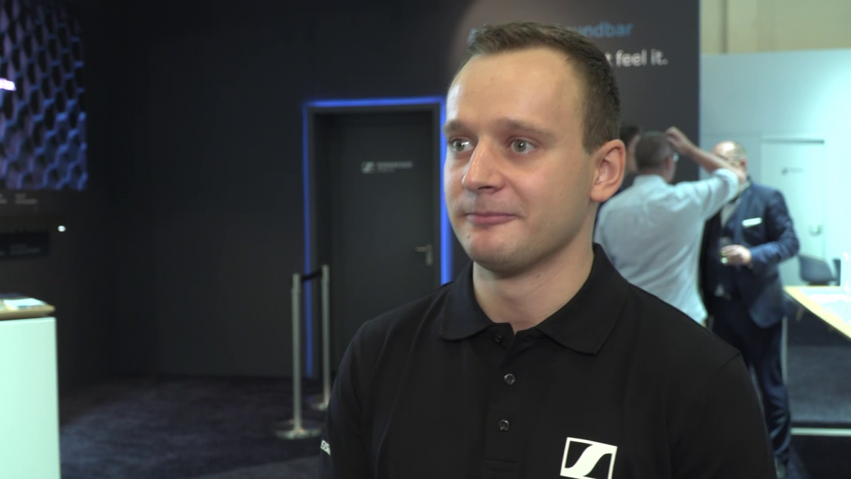 Soundbary zamykają dźwięk przestrzenny w jednym urządzeniu. Najnowsze wyposażane są w sztuczną inteligencję