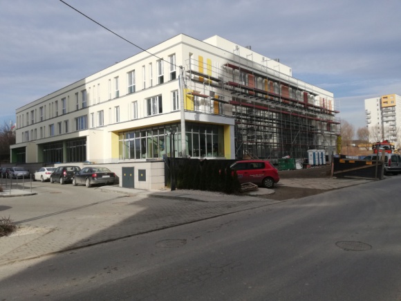 Szkoła i przedszkole na osiedlu Gotyk – oświatowa strona Prądnika BIZNES, Edukacja - We wrześniu tego roku zostanie otwarty nowy publiczny zespół szkolno-przedszkolny na krakowskim osiedlu Gotyk. Będzie mogło uczęszczać tutaj aż 500 dzieci. Inwestycja zostanie ukończona rok wcześniej, niż pierwotnie planowano. To bardzo dobry i ważny krok w rozwoju Prądnika.