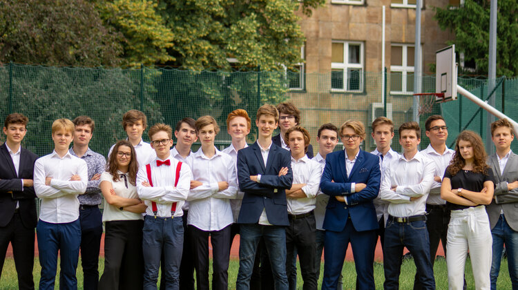 Robot skonstruowany przez grupę nastolatków z Polski pojedzie na FIRST Robotics Competition wydarzenia, technologie - Ekipa trzydziestu 15-18-latków z Warszawy i Bielska-Białej stworzyła robota, który powalczy w Turcji o finał międzynarodowego konkursu FIRST Robotics Competition. Robot będzie musiał m.in. zbierać i wrzucać piłki do kosza, kręcić kołem i zawieszać się na niestabilnym drążku. Pokazom uczestników zawodów będą przyglądać się m.in. przedstawiciele NASA, Google, Apple i Boeing.