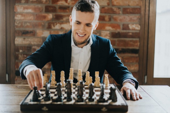 SPOSÓB NA NUDĘ PODCZAS KWARANTANNY BIZNES, Edukacja - Znużenie obecną sytuacją udziela się już praktycznie każdemu. Kanały rozrywkowe wciąż proponują programy, które służą jedynie relaksacji umysłowej.