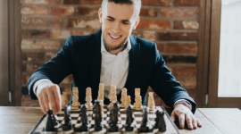 SPOSÓB NA NUDĘ PODCZAS KWARANTANNY BIZNES, Edukacja - Znużenie obecną sytuacją udziela się już praktycznie każdemu. Kanały rozrywkowe wciąż proponują programy, które służą jedynie relaksacji umysłowej.