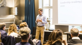 Leadership Academy for Poland rekrutuje do kolejnej edycji BIZNES, Edukacja - Liderzy potrzebni w trudnych czasach: Leadership Academy for Poland rekrutuje do kolejnej edycji