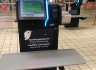 Auchan Retail Polska unowocześnia strefę płatności w swoich sklepach, oferując klientom większy wybór nowe produkty, usługi, handel - Zgodnie z wpisanym w strategię firmy nowoczesnym podejściem do strefy płatności i w odpowiedzi na nowe oczekiwania polskich konsumentów, Auchan Retail Polska unowocześnia linie kasowe i sposoby przyjmowania płatności w swoich sklepach. Obok kas tradycyjnych, ważnych z punktu widzenia bezpośredniego kontaktu i budowania relacji z klientem, stopniowo wprowadzane będą dodatkowe nowe kasy automatyczne, które umożliwią szybsze płatności. Nowe kasy samoobsługowe wyposażone są,