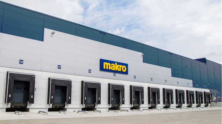 Makro uruchamia nowoczesny magazyn centralny, wyróżniający się innowacyjnością na logistycznej mapie Polski handel, budownictwo, nieruchomości - Od 15 czerwca br. hale Makro zaopatrywane są w artykuły przemysłowe oraz spożywcze niewymagające temperatury kontrolowanej z nowego, nowoczesnego magazynu centralnego. Operacje logistyczne w tym obiekcie prowadzi firma Raben Logistic Polska, która od wielu lat zapewnia Makro wysoki poziom obsługi logistycznej.
