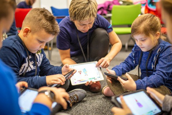 Amazon i Cyfrowy Dialog - Pomysł na ferie ze STEM Kindloteką BIZNES, Edukacja - Pomysł na ferie ze STEM Kindloteką. Amazon i Cyfrowy Dialog zorganizują zajęcia dla dzieci na czas zimowego wypoczynku.