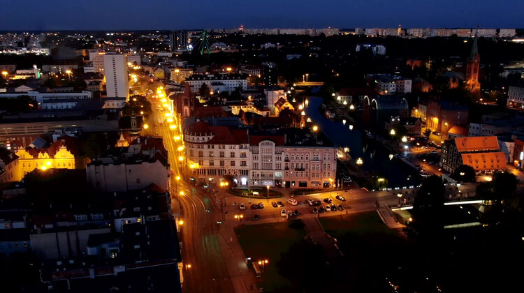 Enea Operator zrealizuje w Bydgoszczy badania w ramach międzynarodowego projektu eNeuron technologie, ekonomia/biznes/finanse - Enea Operator wspólnie z Instytutem  Energetyki i Miastem Bydgoszcz weźmie udział w międzynarodowym projekcie „eNeuron: greEN Energy hUbs for local integRated energy cOmmunities optimizatioN” realizowanym w ramach programu Horyzont 2020. Celem eNeuron jest opracowanie innowacyjnych narzędzi do optymalizacji procesu projektowania i funkcjonowania lokalnych systemów energetycznych, których głównym zadaniem będzie efektywna integracja rozproszonych źródeł energii.