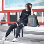pixoo-backpack-lifestyle7 Galanteria Pixel Art od Divoom